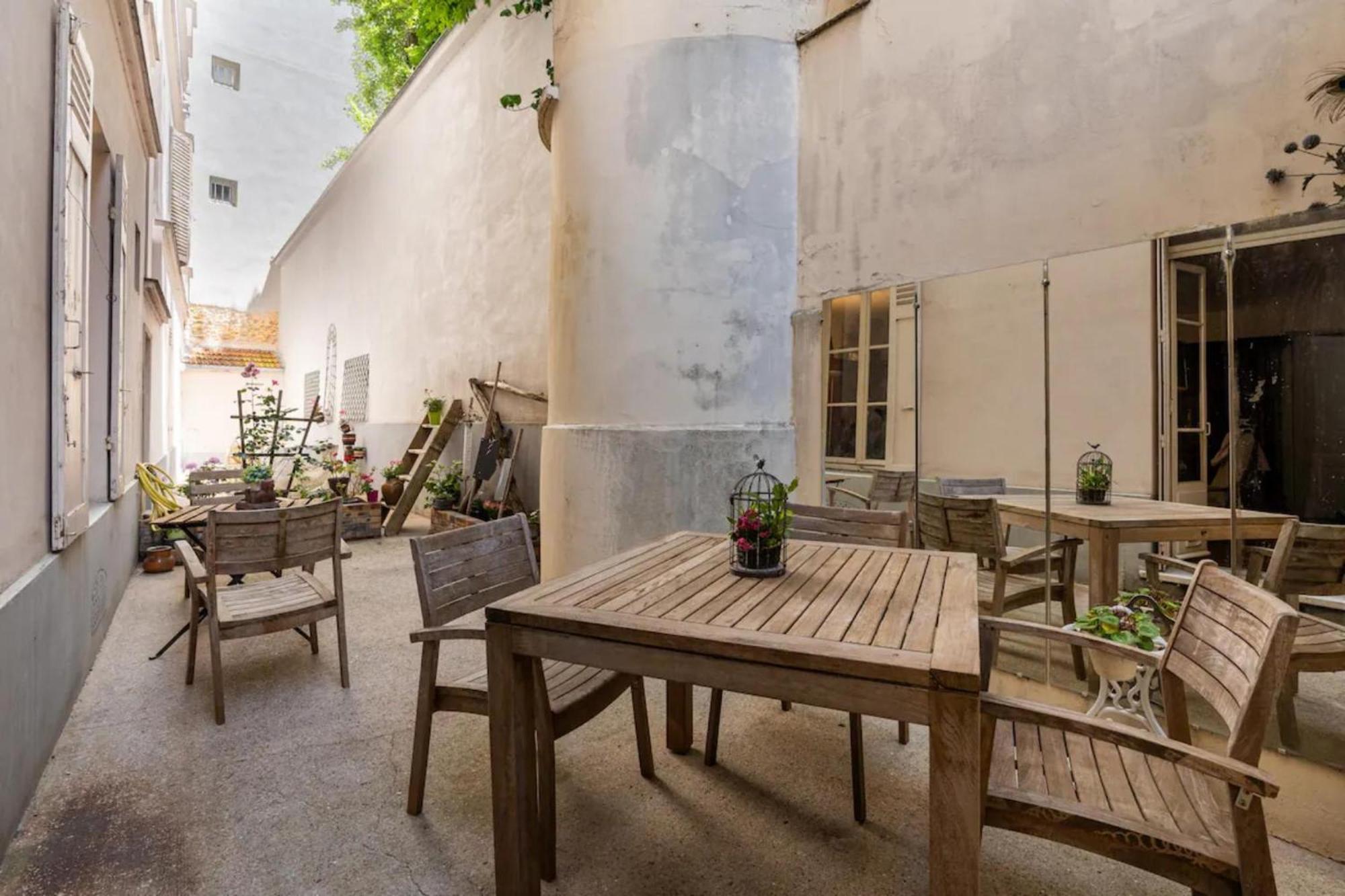 Vintage 2bd With Patio In Montmartre Apartment