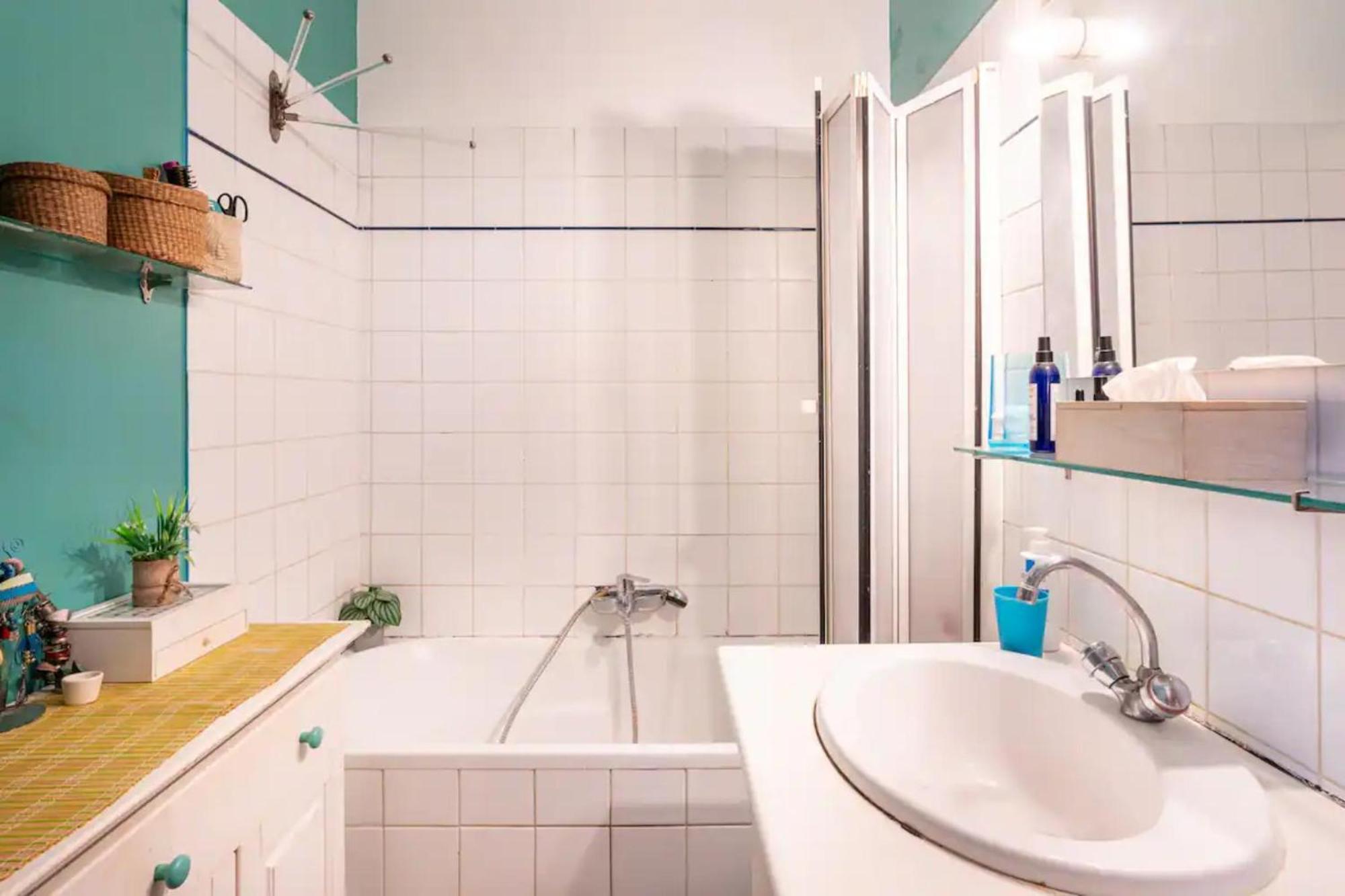 Apartment Vintage 2bd With Patio In Montmartre *