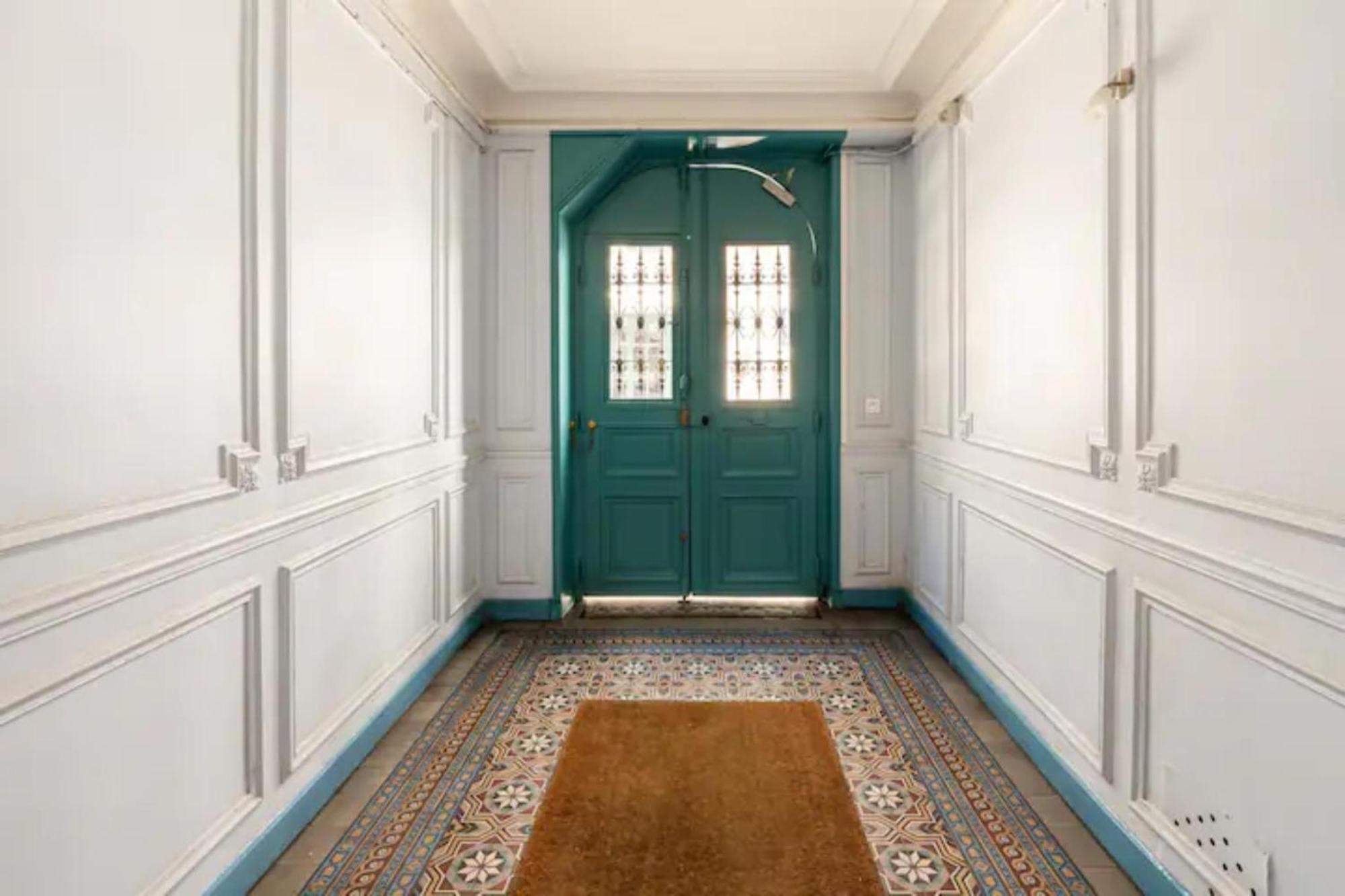 Vintage 2bd With Patio In Montmartre Paris