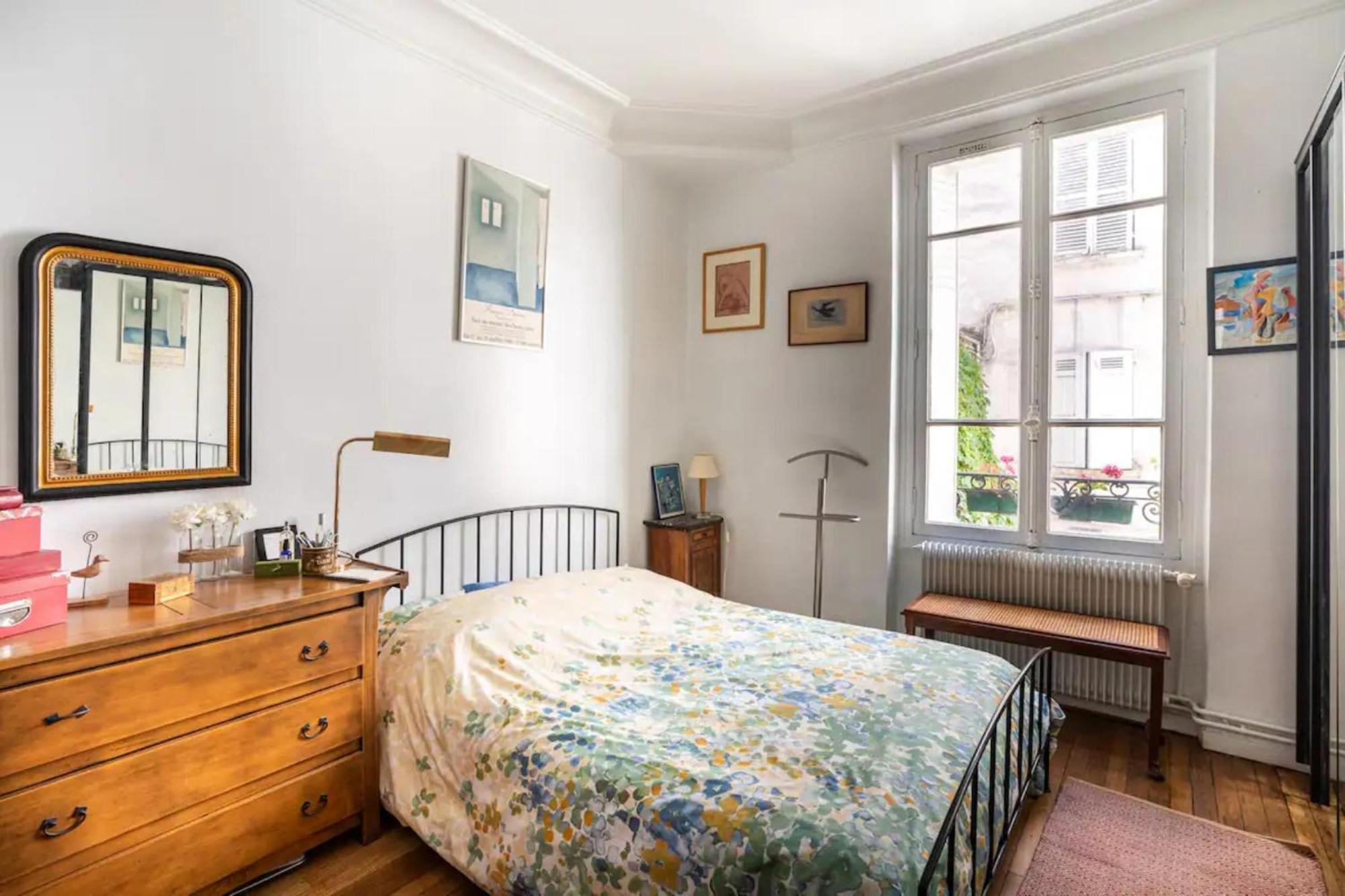 Vintage 2bd With Patio In Montmartre